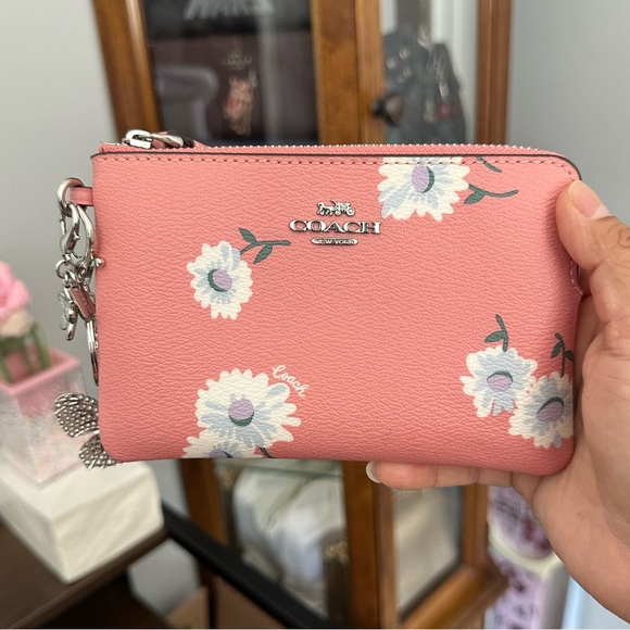 Coach Corner Zip Wristlet Wallet with Daisy Print and 2 Charms - Picture 5 of 13